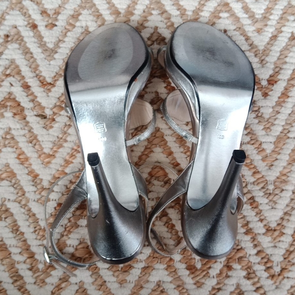 E !Live from the red carpet heels - Picture 9 of 16